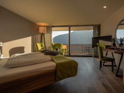 Double rooms - single rooms