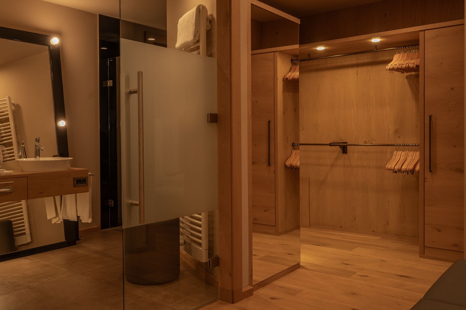 Luxussuite Fiore mit direktem Gartenzugang, privater Terrasse und Whirlpool