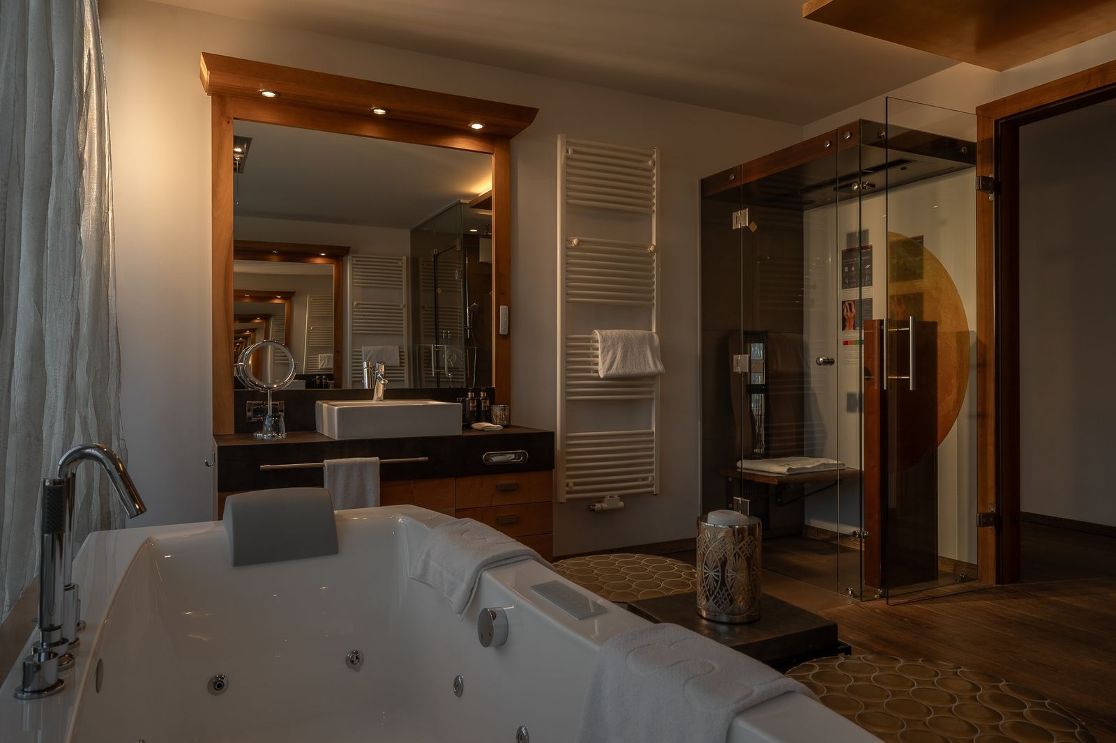 Panorama Suite Villa Luna mit großem Balkon und weitem Ausblick