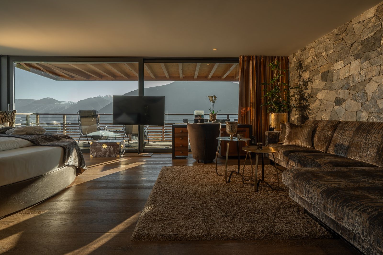 Panorama Suite Villa Luna mit großem Balkon und weitem Ausblick