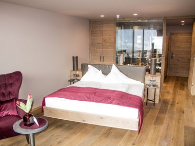 Double rooms - single rooms