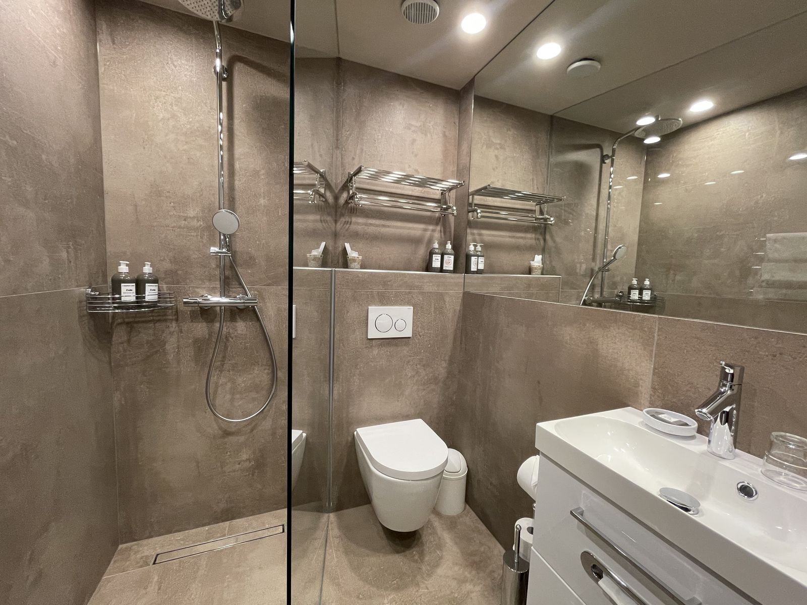 Teenie image 2 - SPA & Relax Hotel Erika