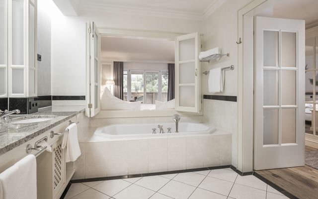 JUNIORSUITE BERGZAUBER image 3 - Alpenresort Schwarz
