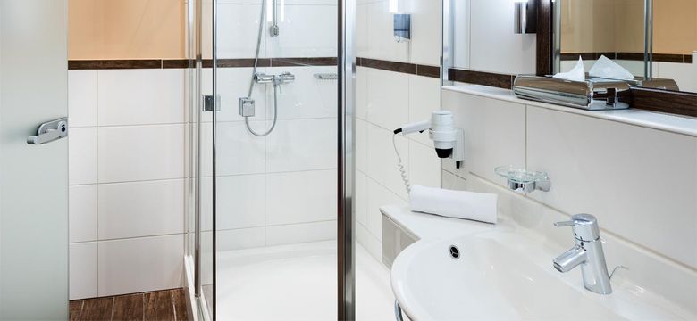 Wellnesshotel Ebner's Waldhof am See: Osterhorn Suite image #5