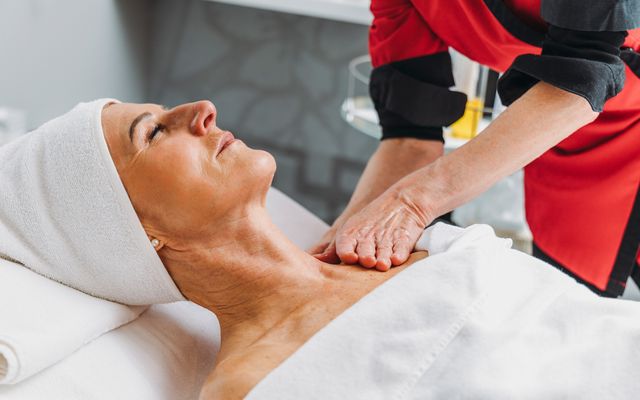 CLARINS LADIES - AGE EXPERT PRO TREATMENT - Rosenalp Gesundheitsresort & SPA