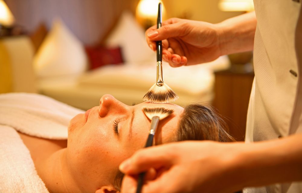 Quick-Lifting mit Fächerpinselmassage Face