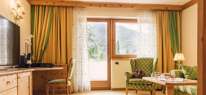 Luxury Hideaway & Spa Retreat Alpenpalace: Suite Residence image #2