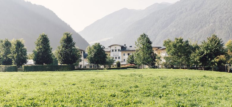 Luxury Hideaway & Spa Retreat Alpenpalace: 7=6 Sommer Special