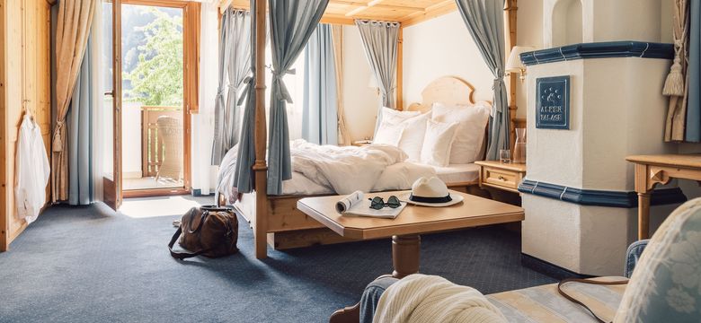 Luxury Hideaway & Spa Retreat Alpenpalace: Double room Romanticism image #2