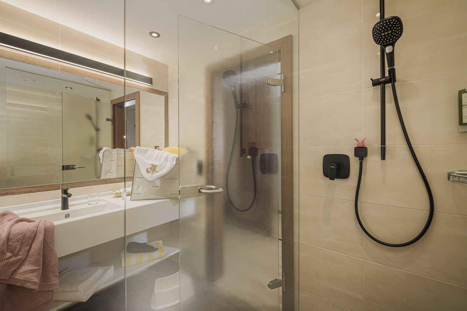 „33er" JuniorSuite image 3 - Mia Alpina