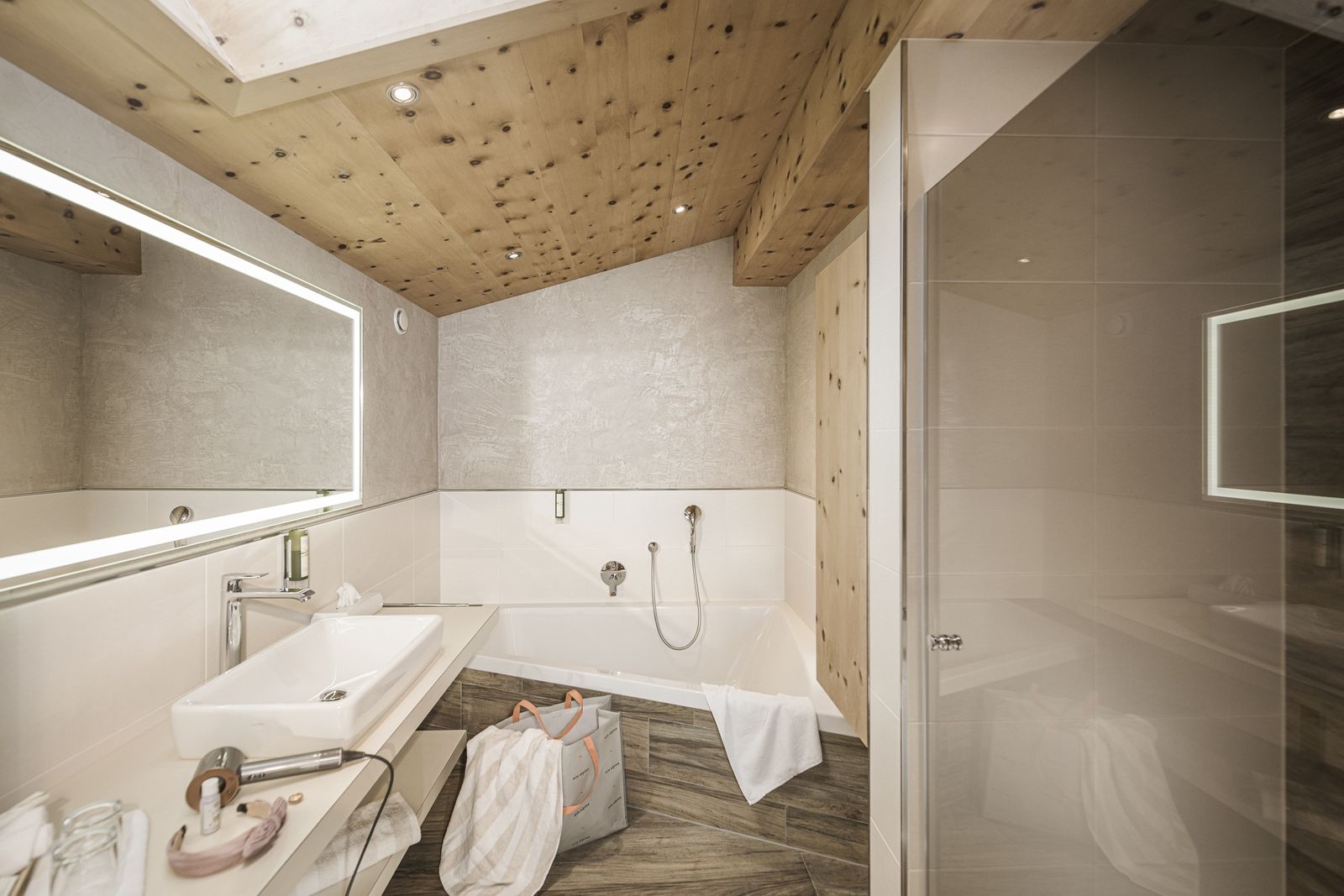 „55er" Zirben FamilySuite image 3 - Mia Alpina