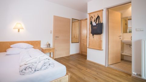 Einbettzimmer mit Balkon (im Nebenhaus)