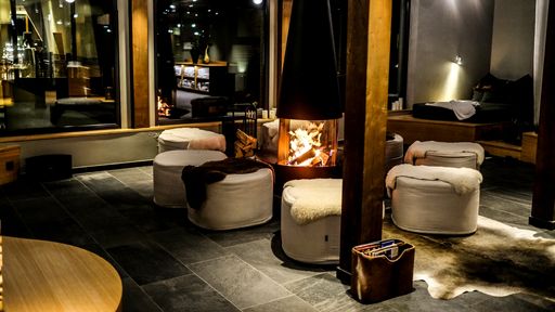 Für entspannte Stunden zu zweit | Ruhebereich Feuer-Lounge
