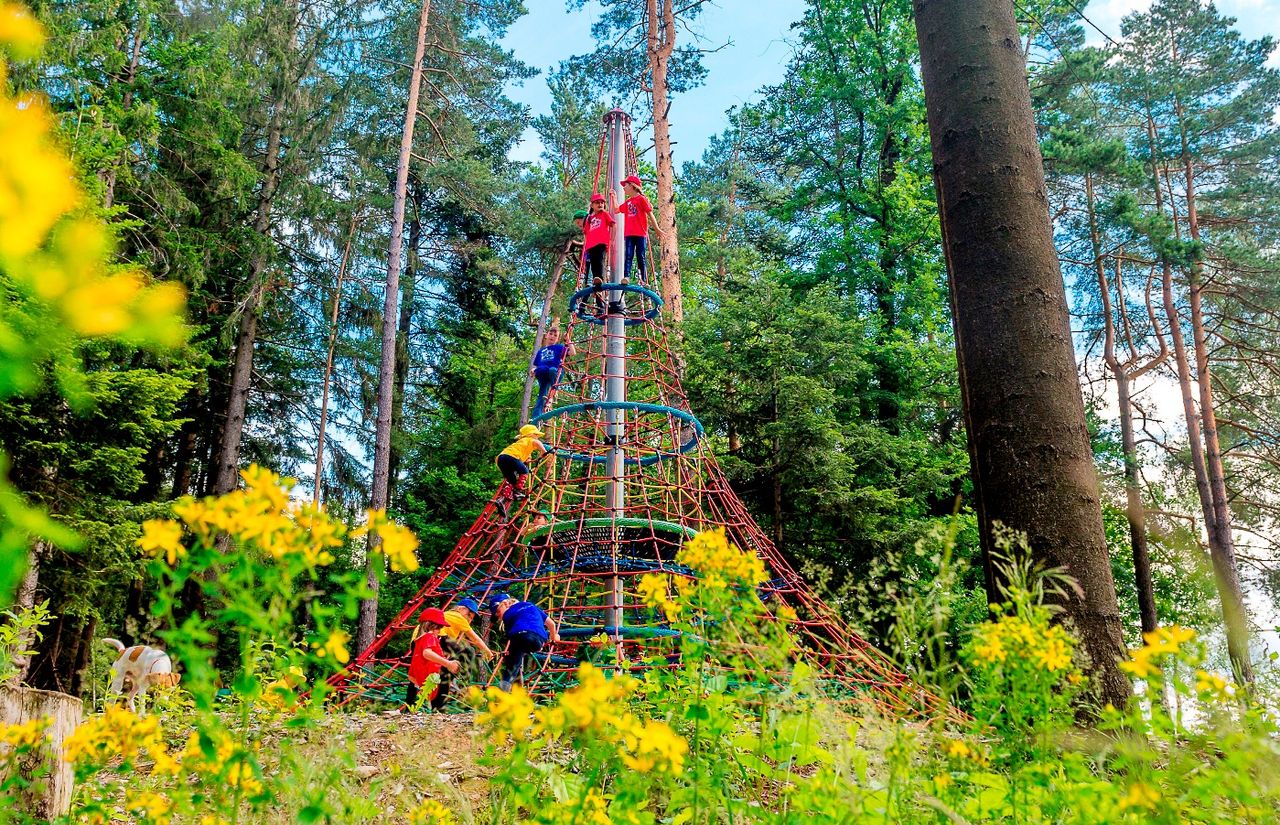 ULRICHSHOF_Waldspielplatz Kletterturm DSC_0871.jpg