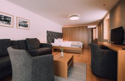 BIO HOTEL Naturhotel Chesa Valisa Familienzimmer Komfort Sessel (6/10) - Das Naturhotel Chesa Valisa****s