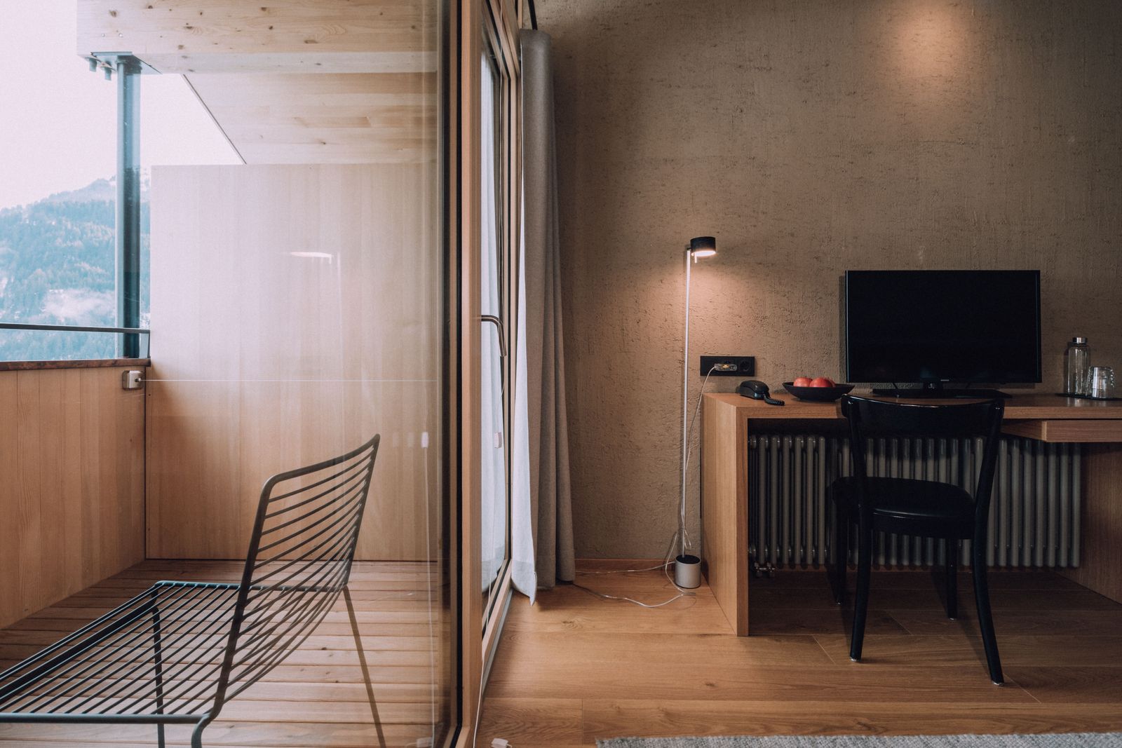 BIO HOTEL Naturhotel Chesa Valisa Zimmer Standard Schreibtisch Balkon