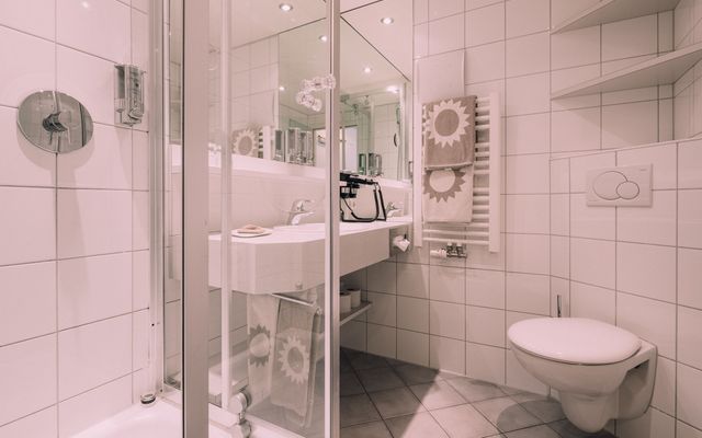 BIO HOTEL Naturhotel Chesa Valisa Zimmer Standard Plus Badezimmer