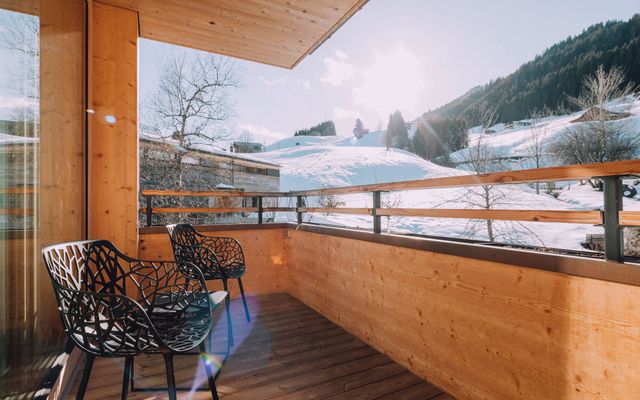 BIO HOTEL Naturhotel Chesa Valisa Zimmer Komfort Balkon Schnee