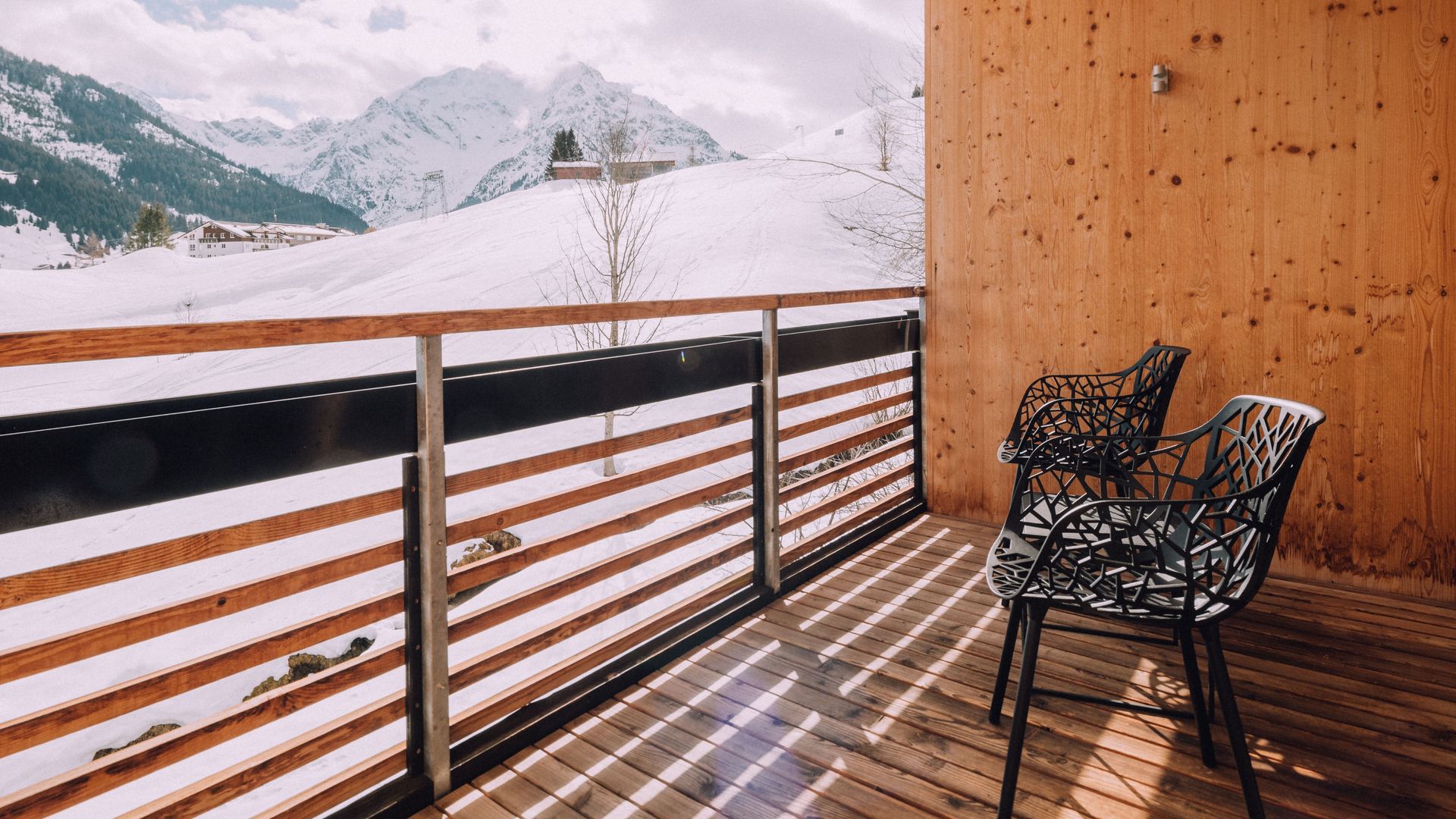 BIO HOTEL Naturhotel Chesa Valisa Zimmer Superior Balkon Schnee