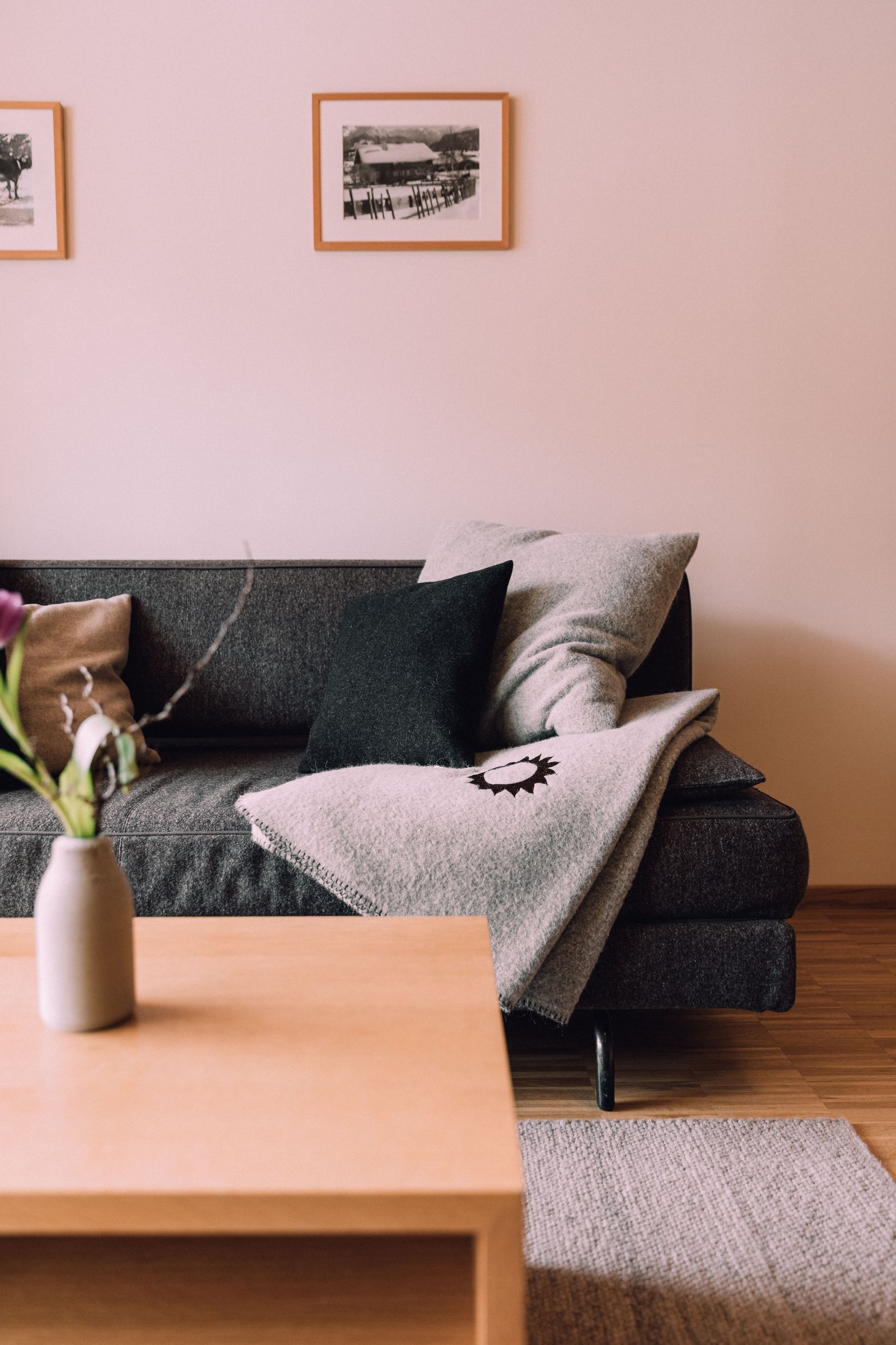 BIO HOTEL Naturhotel Chesa Valisa Zimmer Junior Suite Sofa