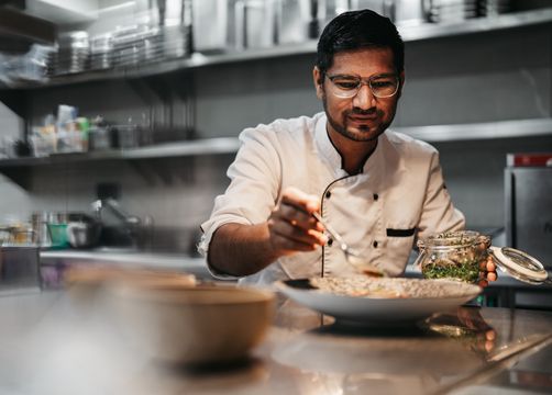 Biohotel Chesa Valisa: Ayurvedische Küche - Das Naturhotel Chesa Valisa****s, Hirschegg/Kleinwalsertal, Vorarlberg, Österreich