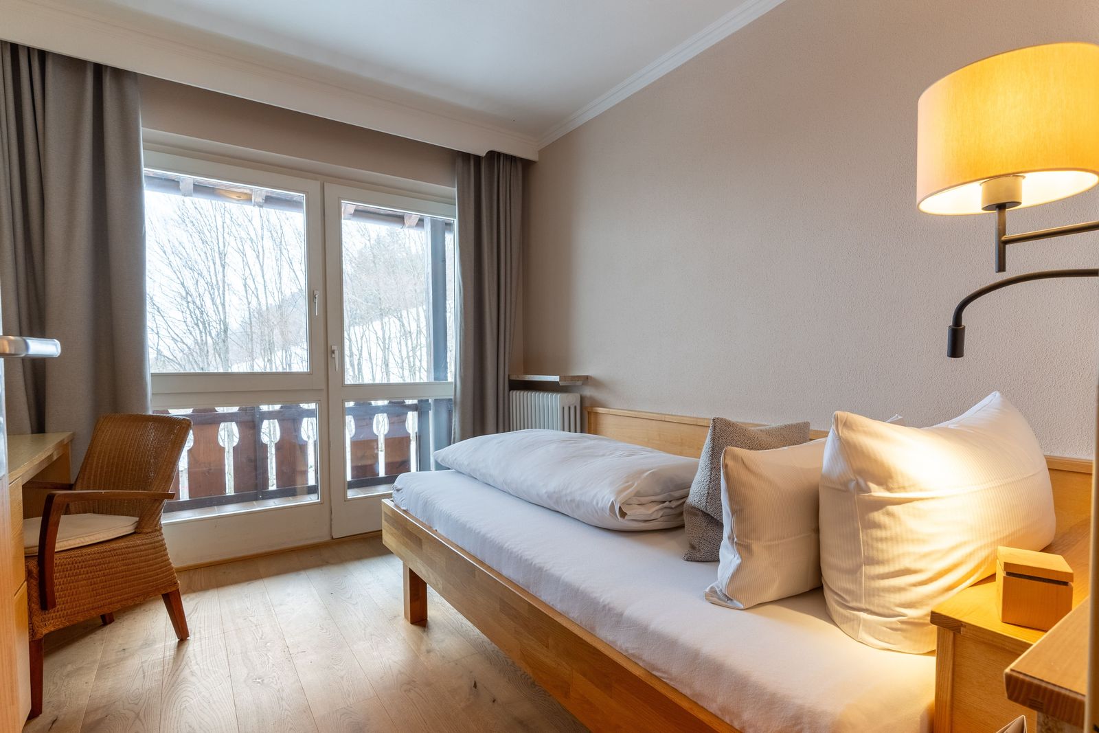 Einzelzimmer-Appartement "Silberdistel" im Biohotel Eggensberger mit getrenntem Schlaf- und Wohnraum, Balkon, Dusche, WC