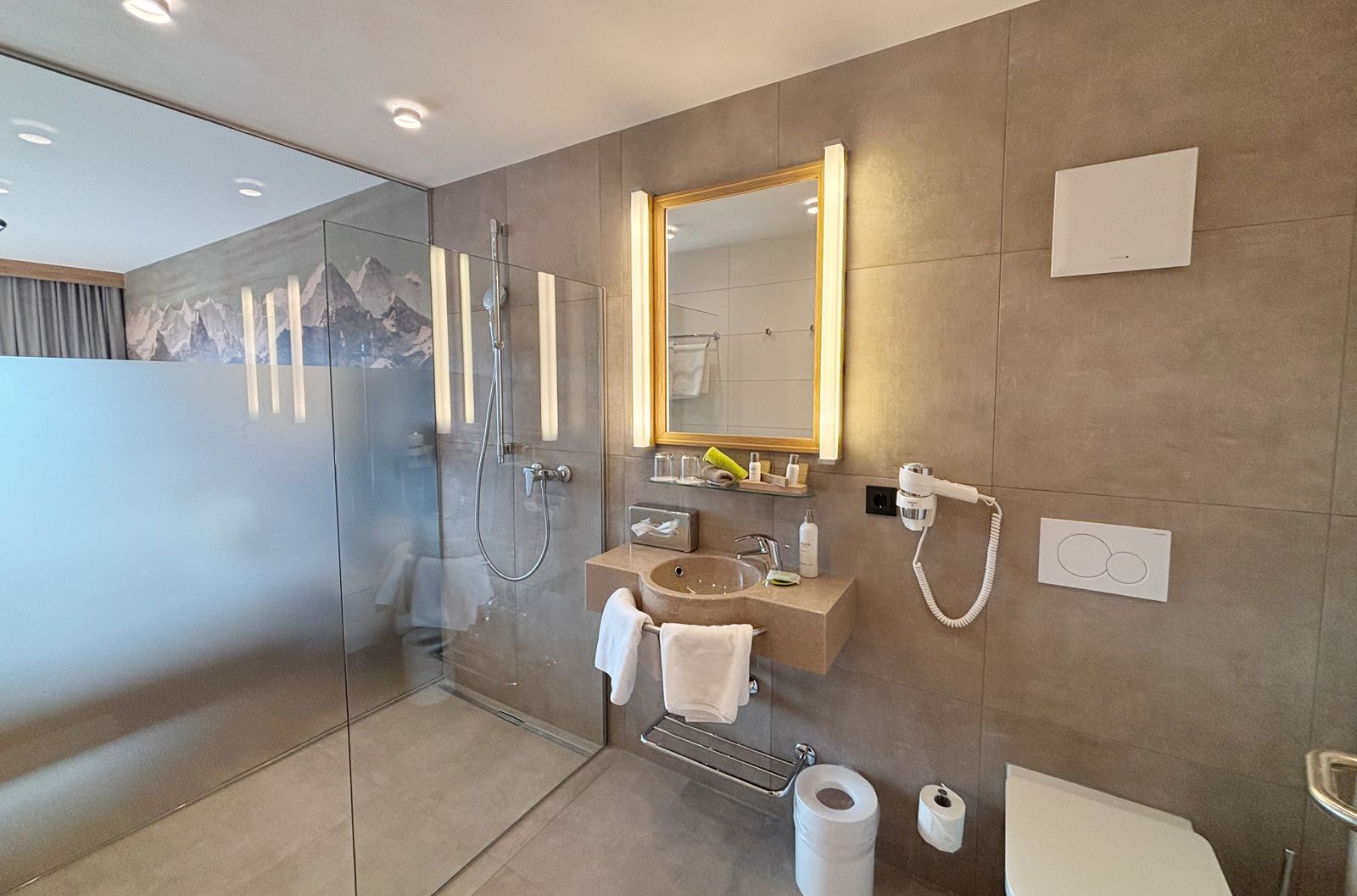 Doppelzimmer "Bergblick" ECONOMY Badezimmer