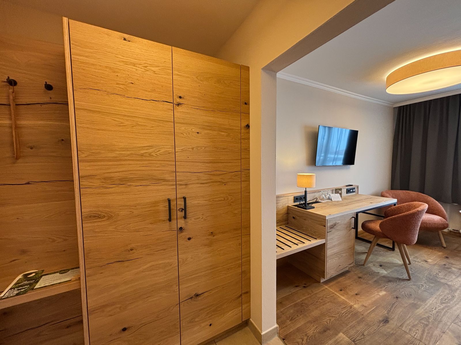 Example double room Heimatglück wardrobe