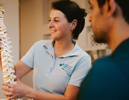 Angebot: Rücken-Therapie mit 10% Bonus - Biohotel Eggensberger