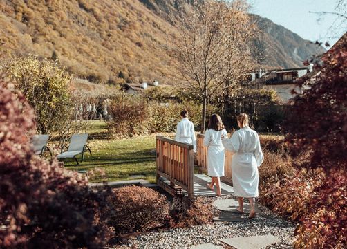 BLÄTTERRASCHELN, WEIN, EINFACH SEIN - Biorefugium theiner's garten