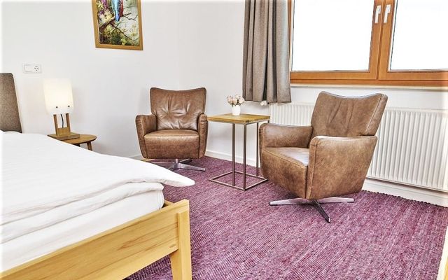 Doppelzimmer Komfort für max. 3 Erwachsene image 2 - BioWeingut & Landhotel Gänz