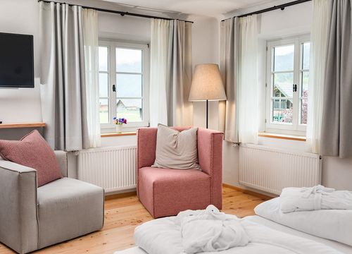 Suite in the main building with balcony and lake view (1/4) - Biohotel Gralhof