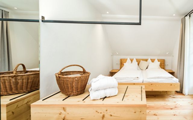 Unterkunft Zimmer/Appartement/Chalet: Doppelzimmer mit Balkon und Waldblick Nr. 10 im Haupthaus