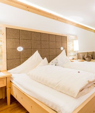 Hotel Zimmer: Biozimmer Zirbe ohne Balkon - Biohotel Schweitzer