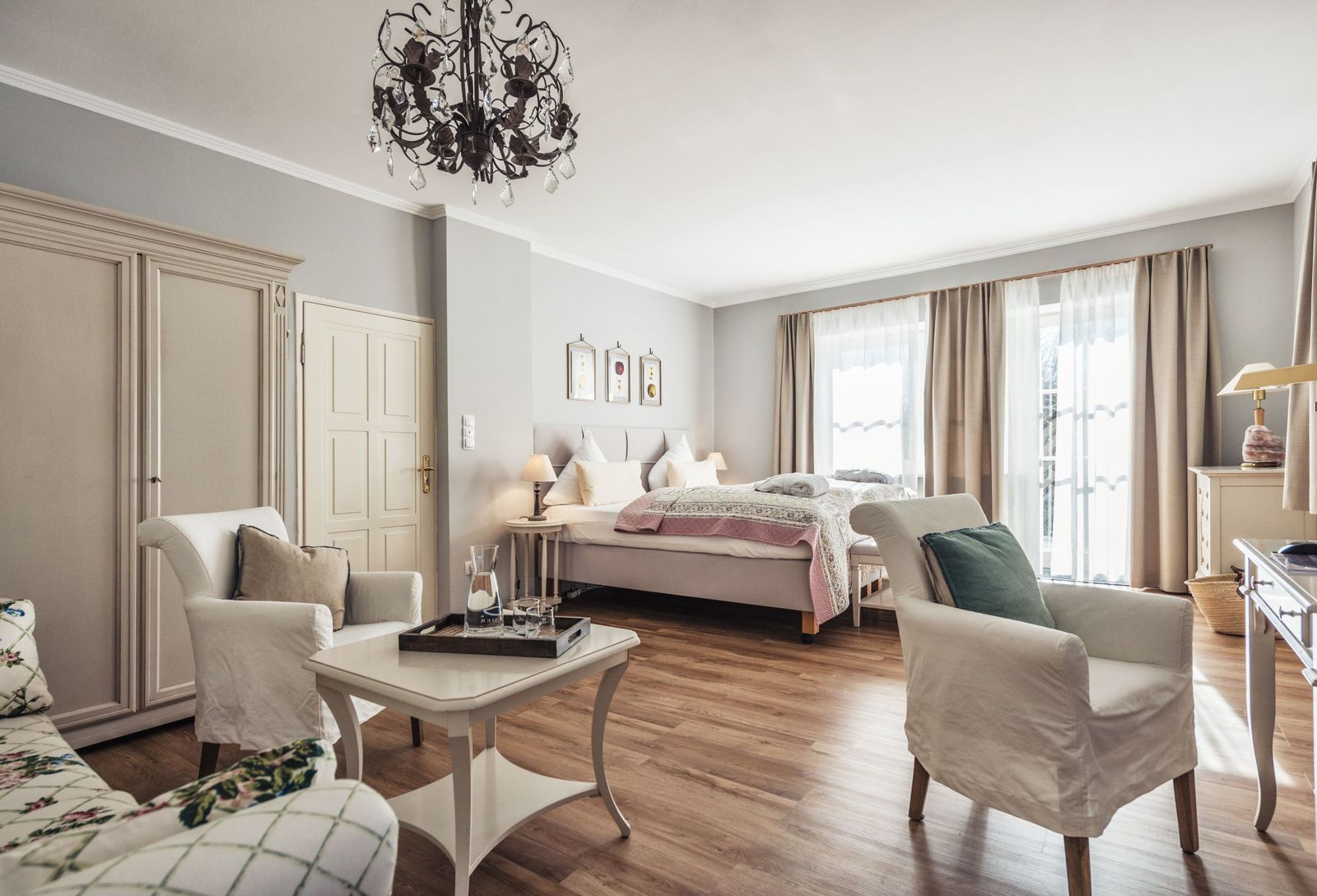 Doppelzimmer Superior mit Gartenblick image 1 - Das Biohotel am Starnberger See Schlossgut Oberambach 