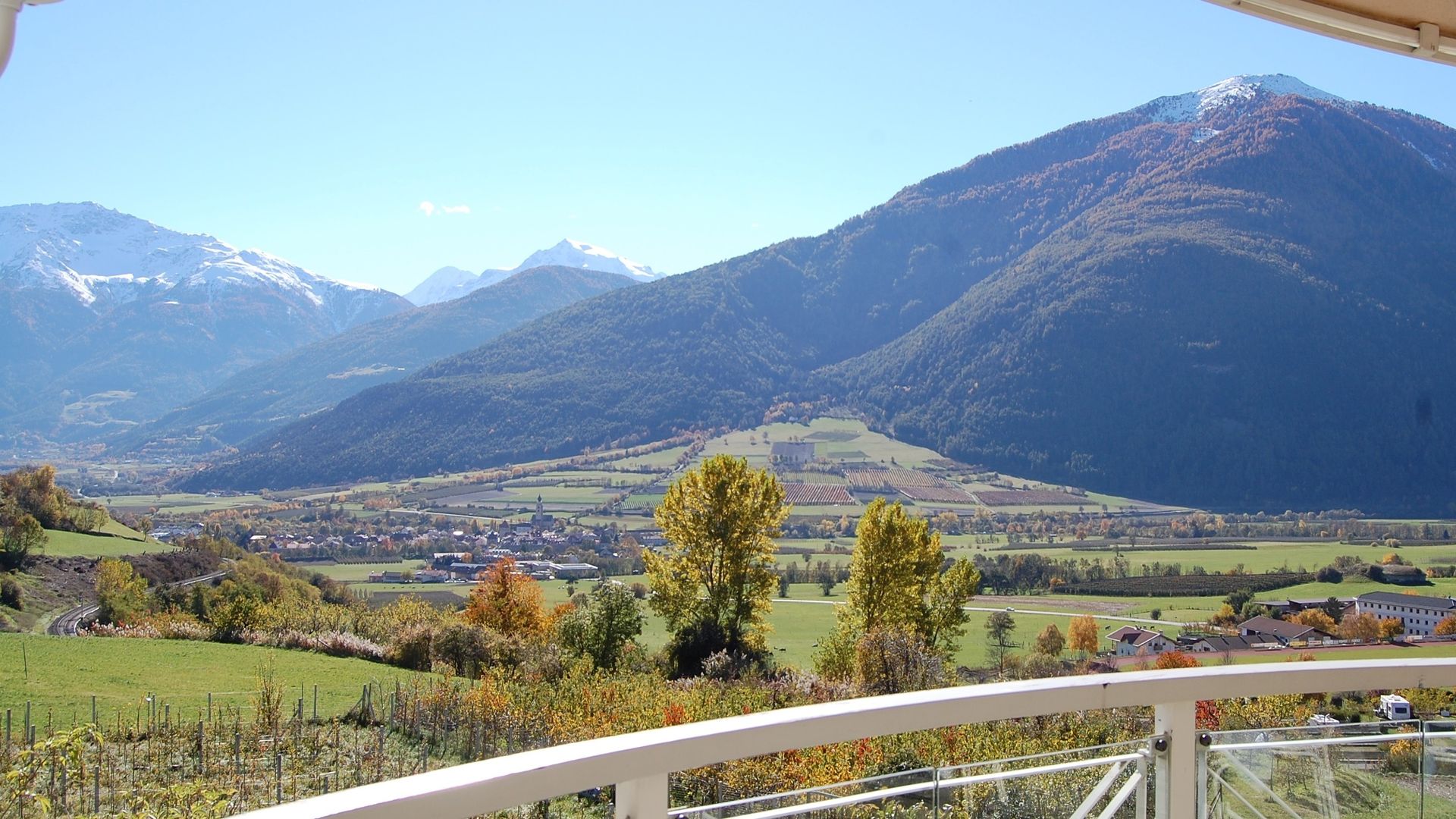 Biohotel Panorama Mals Südtirol Urlaub Herbst