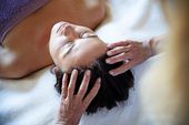 Kopfmassage mit Hildegard-Heilsalben