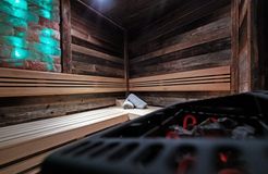 Biohotel moor&mehr: Entspannen in der finnischen Altholz-Sauna - moor&mehr Bio-Kurhotel, Bad Kohlgrub, Alpenvorland, Bayern, Deutschland