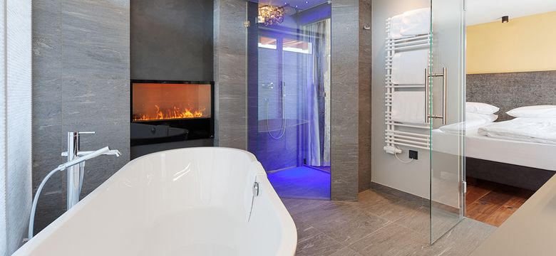 Wellness- & Aktivhotel Bodenmaiser Hof: Luxus Loft Suite Gold inkl. Jacuzzi image #3