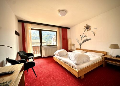 Doppelzimmer mit Balkon (1/4) - Landhotel Anna & Reiterhof Vill