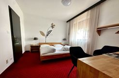 BIO HOTEL Anna: Doppelzimmer ohne Balkon - Landhotel Anna & Reiterhof Vill, Schlanders, Vinschgau, Trentino-Südtirol, Italien