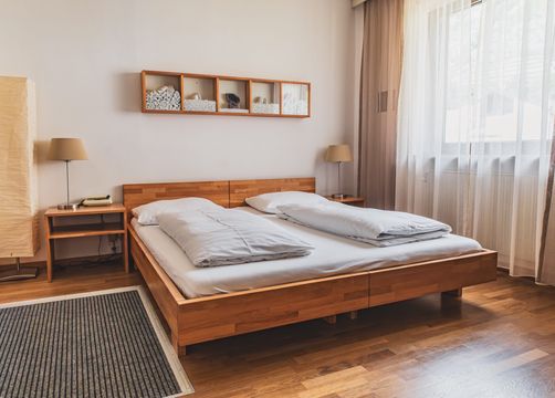 BIO HOTEL Landhotel Anna: Bio-Doppelzimmer - Landhotel Anna & Reiterhof Vill, Schlanders, Vinschgau, Trentino-Südtirol, Italien