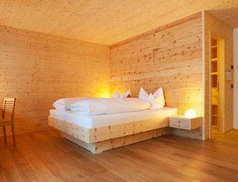  Doppelzimmer "Holz100" mit eingeschränktem Bergblick - Biohotel Mattlihüs