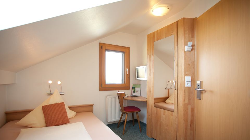 double room, small and fine