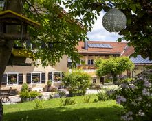 Biohotel Tiefleiten: Hoteleingang - BioLandgut Tiefleiten , Breitenberg, Bayerischer Wald, Bayern, Deutschland