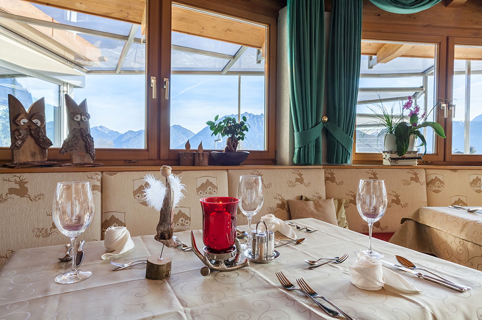 Kellner (m/w/d) in Teilzeit oder Vollzeit image 1 - Tiroler Aktiv- und Bergurlaub im Tiroler Außerfern Hotel Talhof - Garni & More