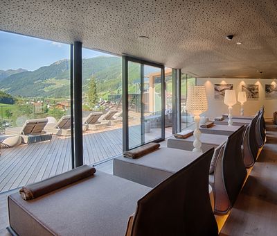 Enjoy an extra night 5 = 4