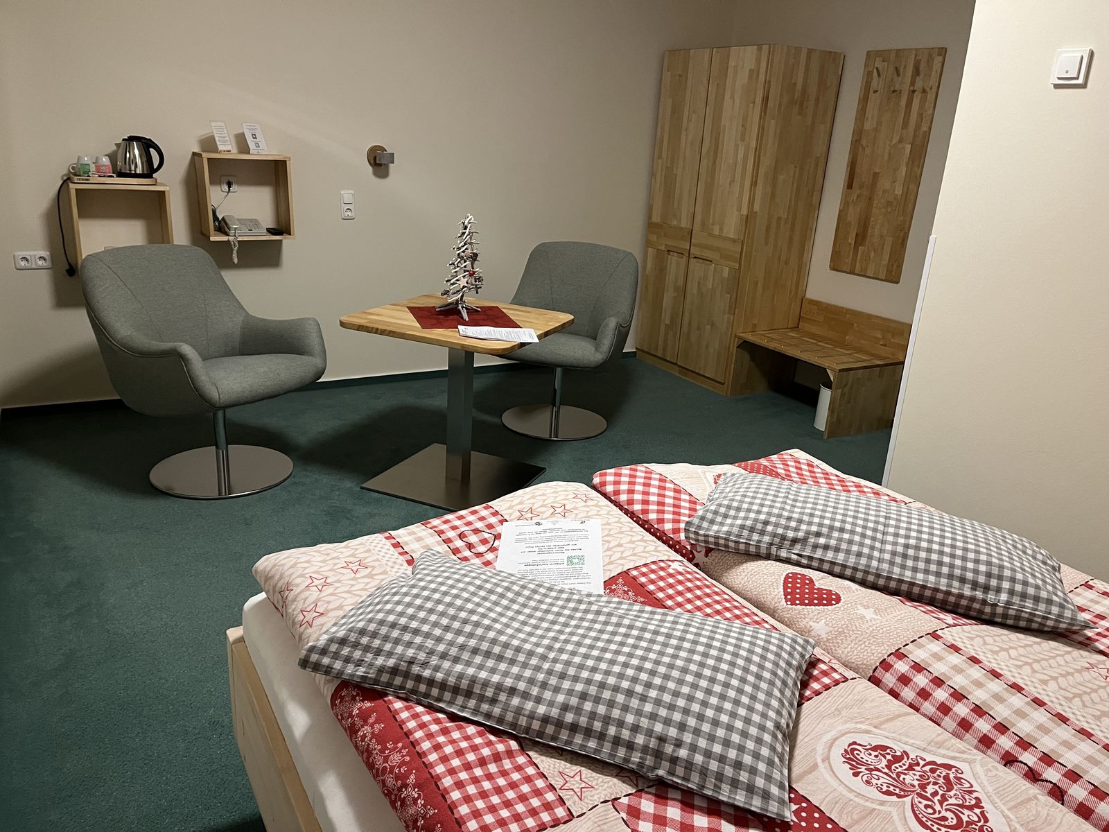 Doppelzimmer Komfort Bahnseite image 10 - Biohotel Amadeus