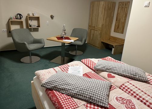 Doppelzimmer Komfort Bahnseite (10/11) - Biohotel Amadeus