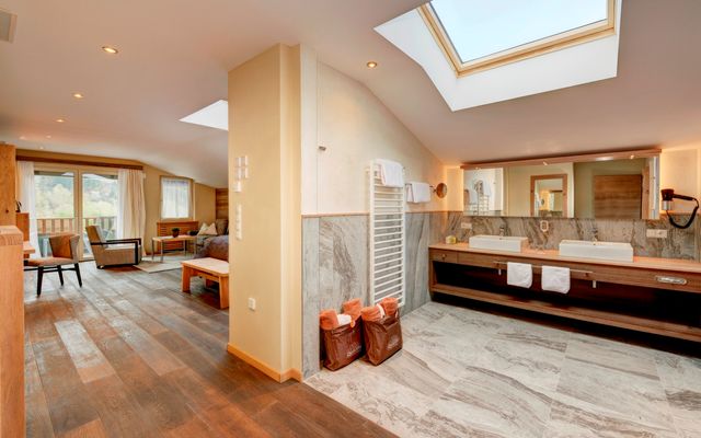 Doppelzimmer Ifinger deluxe image 2 - Quellenhof Luxury Resort Passeier